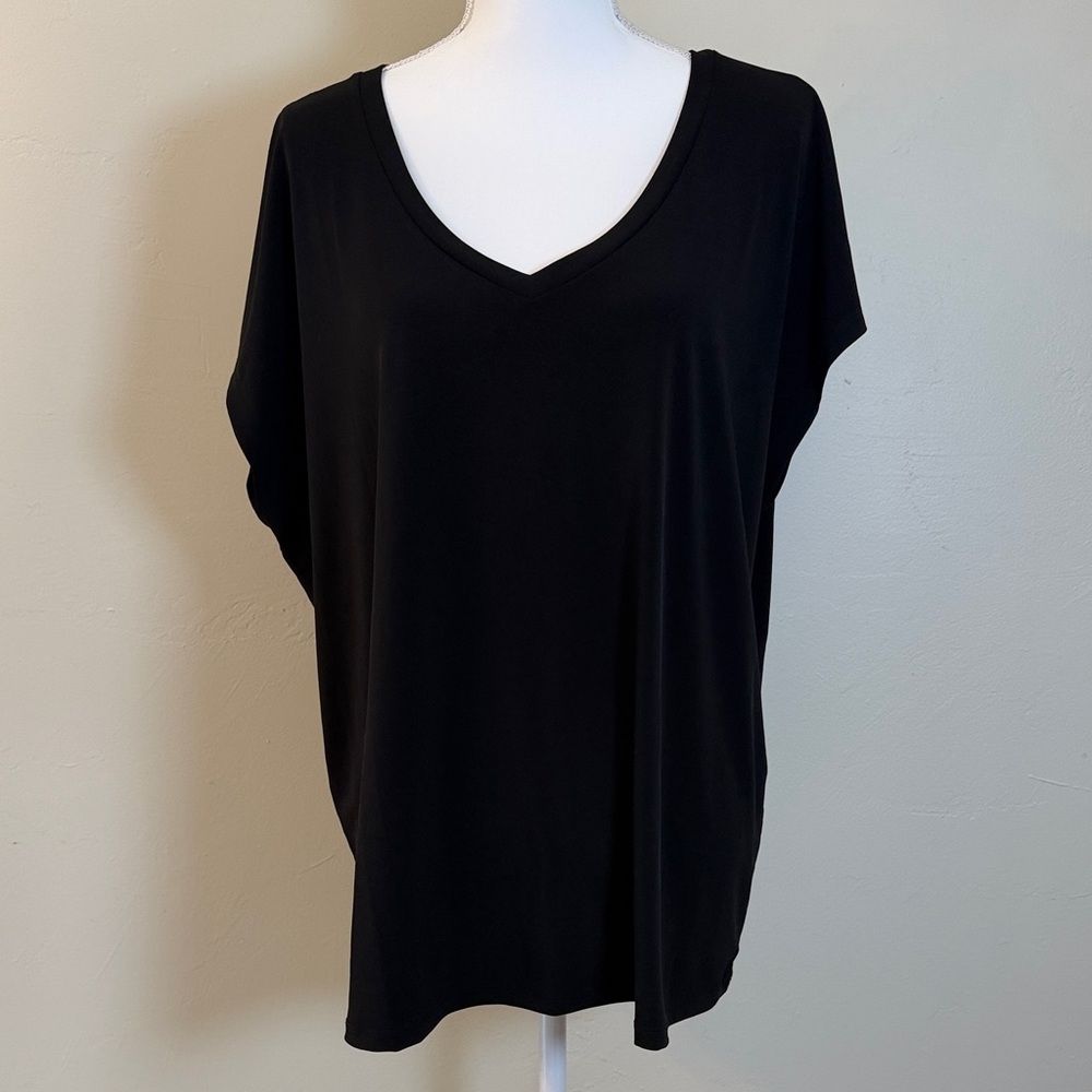 Torrid Women's 1 Black V-neck Shirt